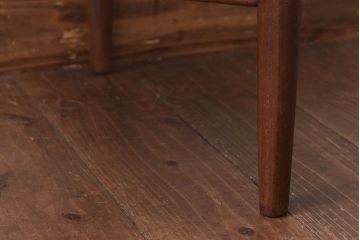 ヴィンテージ家具　北欧ビンテージ　G-PLAN(ジープラン)　Fresco(フレスコ)　ダークカラーのピンストライプがおしゃれなダイニングチェア(サーキュラーチェア、椅子)