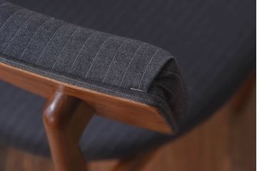 ヴィンテージ家具　北欧ビンテージ　G-PLAN(ジープラン)　Fresco(フレスコ)　ダークカラーのピンストライプがおしゃれなダイニングチェア(サーキュラーチェア、椅子)