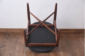 ヴィンテージ家具　北欧ビンテージ　G-PLAN(ジープラン)　Fresco(フレスコ)　ダークカラーのピンストライプがおしゃれなダイニングチェア(サーキュラーチェア、椅子)