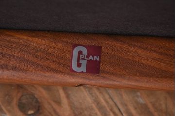 ヴィンテージ家具　北欧ビンテージ　G-PLAN(ジープラン)　Fresco(フレスコ)　ダークカラーのピンストライプがおしゃれなダイニングチェア(サーキュラーチェア、椅子)