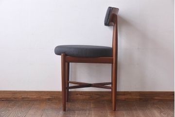 ヴィンテージ家具　北欧ビンテージ　G-PLAN(ジープラン)　Fresco(フレスコ)　ダークカラーのピンストライプがおしゃれなダイニングチェア(サーキュラーチェア、椅子)(1)