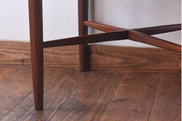 ヴィンテージ家具　北欧ビンテージ　G-PLAN(ジープラン)　Fresco(フレスコ)　ダークカラーのピンストライプがおしゃれなダイニングチェア(サーキュラーチェア、椅子)(1)