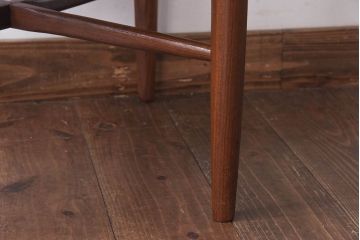 ヴィンテージ家具　北欧ビンテージ　G-PLAN(ジープラン)　Fresco(フレスコ)　ダークカラーのピンストライプがおしゃれなダイニングチェア(サーキュラーチェア、椅子)(1)