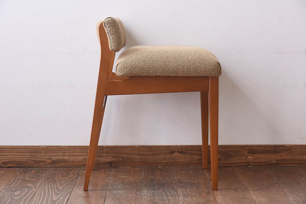 ヴィンテージ家具　北欧ビンテージ　ブナ材　ナチュラルカラーが柔らかな雰囲気のクッションスツール(スツール、椅子)