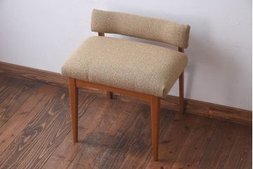 ヴィンテージ家具　北欧ビンテージ　ブナ材　ナチュラルカラーが柔らかな雰囲気のクッションスツール(スツール、椅子)