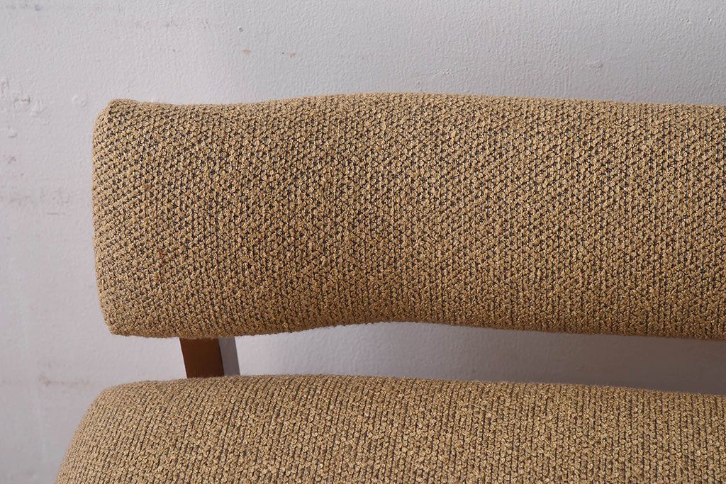 ヴィンテージ家具　北欧ビンテージ　ブナ材　ナチュラルカラーが柔らかな雰囲気のクッションスツール(スツール、椅子)