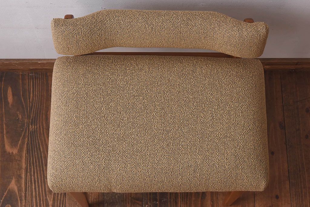 ヴィンテージ家具　北欧ビンテージ　ブナ材　ナチュラルカラーが柔らかな雰囲気のクッションスツール(スツール、椅子)