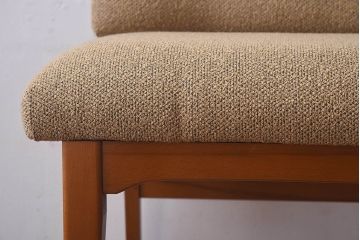 ヴィンテージ家具　北欧ビンテージ　ブナ材　ナチュラルカラーが柔らかな雰囲気のクッションスツール(スツール、椅子)