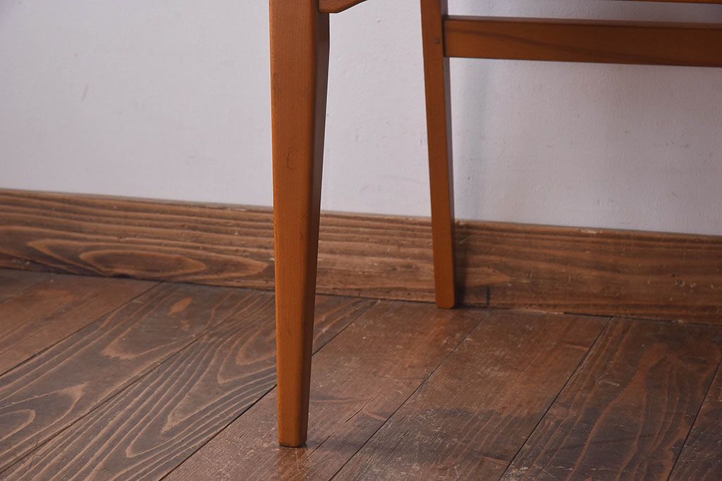 ヴィンテージ家具　北欧ビンテージ　ブナ材　ナチュラルカラーが柔らかな雰囲気のクッションスツール(スツール、椅子)