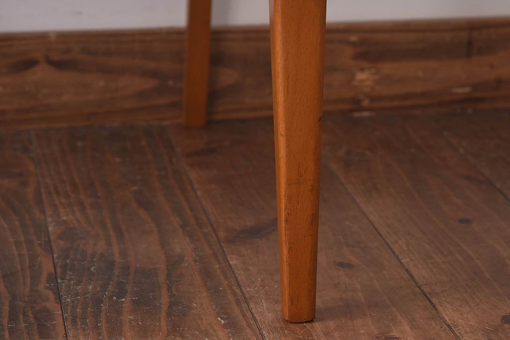 ヴィンテージ家具　北欧ビンテージ　ブナ材　ナチュラルカラーが柔らかな雰囲気のクッションスツール(スツール、椅子)