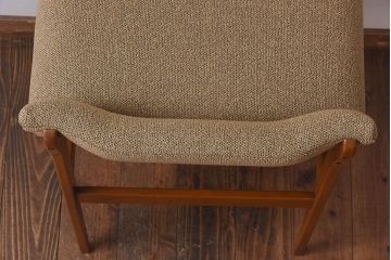 ヴィンテージ家具　北欧ビンテージ　ブナ材　ナチュラルカラーが柔らかな雰囲気のクッションスツール(スツール、椅子)