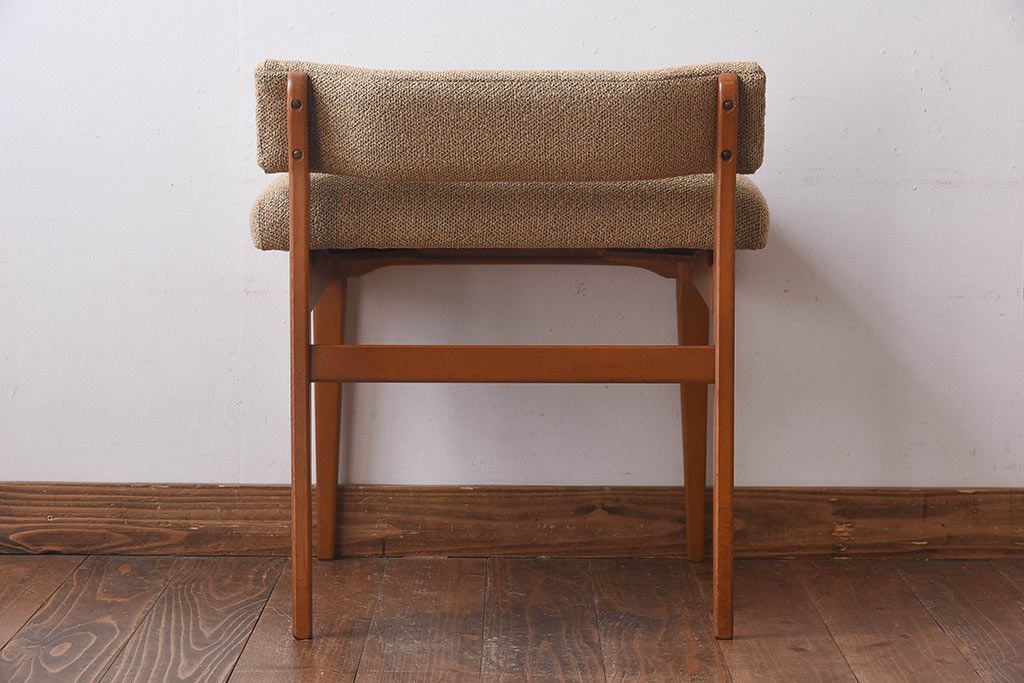 ヴィンテージ家具　北欧ビンテージ　ブナ材　ナチュラルカラーが柔らかな雰囲気のクッションスツール(スツール、椅子)