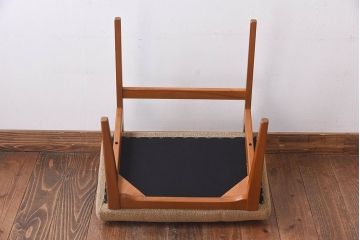 ヴィンテージ家具　北欧ビンテージ　ブナ材　ナチュラルカラーが柔らかな雰囲気のクッションスツール(スツール、椅子)