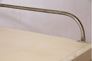 ペイント家具　シャビーでレトロなデンタルキャビネット(収納棚)