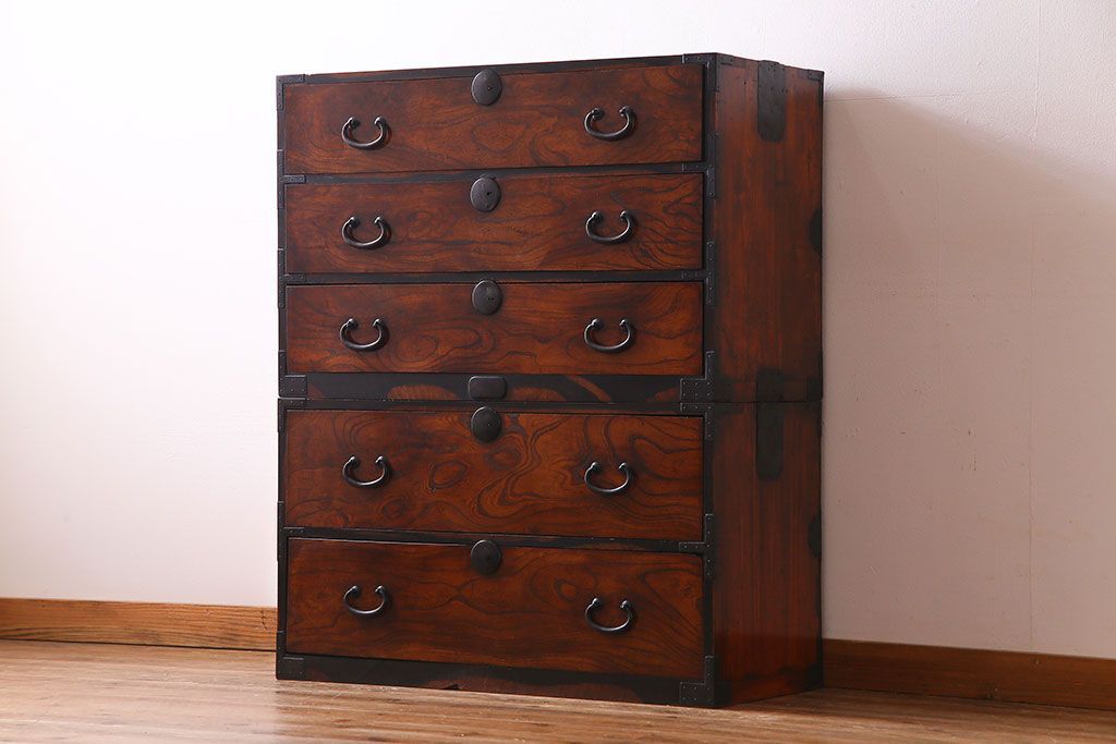 アンティーク家具　前面ケヤキ材　五丁引き　黒柿材を縁に使用した重ね箪笥(衣装箪笥、和タンス)