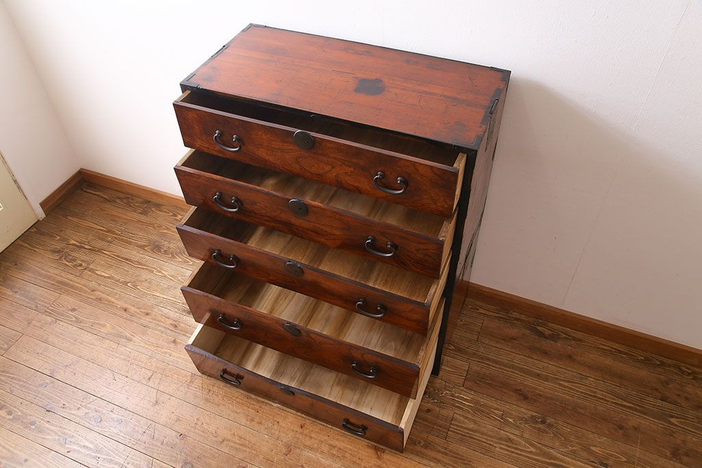 アンティーク家具　前面ケヤキ材　五丁引き　黒柿材を縁に使用した重ね箪笥(衣装箪笥、和タンス)