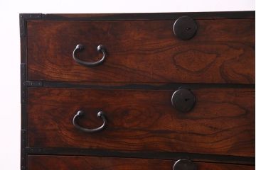 アンティーク家具　前面ケヤキ材　五丁引き　黒柿材を縁に使用した重ね箪笥(衣装箪笥、和タンス)