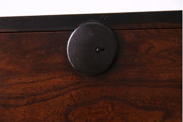 アンティーク家具　前面ケヤキ材　五丁引き　黒柿材を縁に使用した重ね箪笥(衣装箪笥、和タンス)