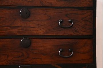 アンティーク家具　前面ケヤキ材　五丁引き　黒柿材を縁に使用した重ね箪笥(衣装箪笥、和タンス)