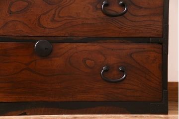 アンティーク家具　前面ケヤキ材　五丁引き　黒柿材を縁に使用した重ね箪笥(衣装箪笥、和タンス)