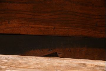 アンティーク家具　前面ケヤキ材　五丁引き　黒柿材を縁に使用した重ね箪笥(衣装箪笥、和タンス)