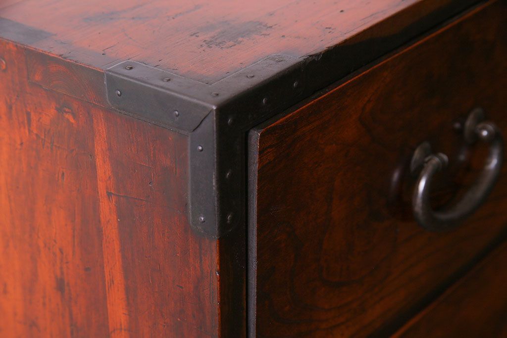 アンティーク家具　前面ケヤキ材　五丁引き　黒柿材を縁に使用した重ね箪笥(衣装箪笥、和タンス)