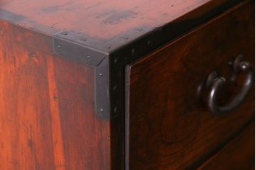 アンティーク家具　前面ケヤキ材　五丁引き　黒柿材を縁に使用した重ね箪笥(衣装箪笥、和タンス)