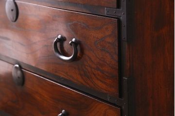 アンティーク家具　前面ケヤキ材　五丁引き　黒柿材を縁に使用した重ね箪笥(衣装箪笥、和タンス)