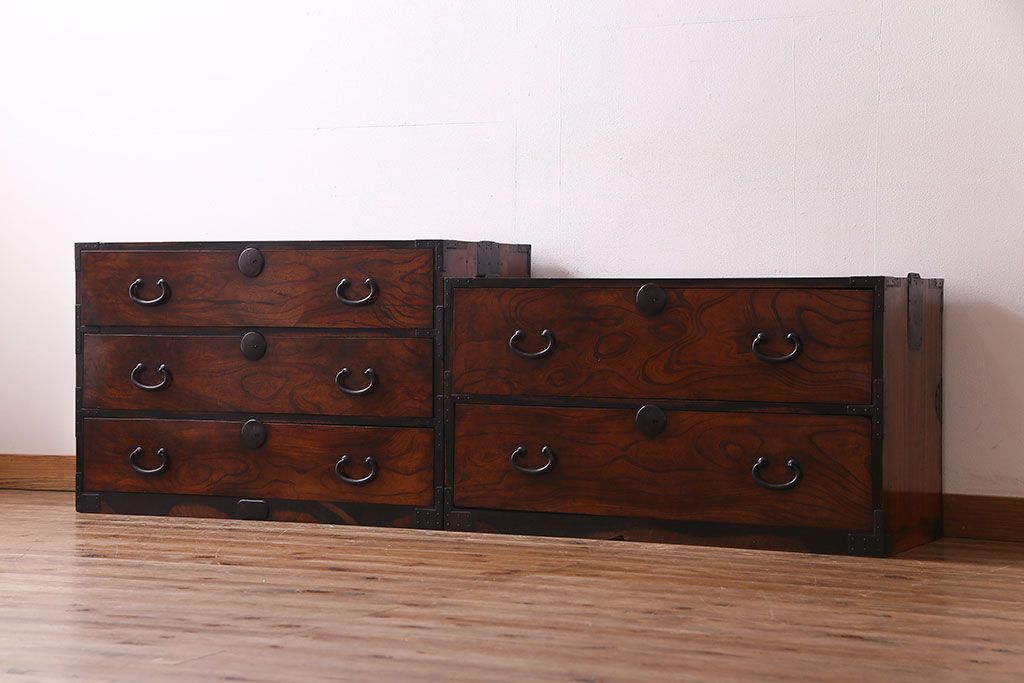 アンティーク家具　前面ケヤキ材　五丁引き　黒柿材を縁に使用した重ね箪笥(衣装箪笥、和タンス)