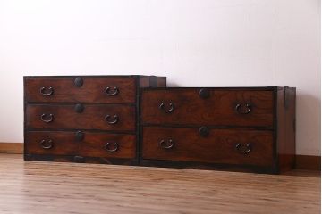 アンティーク家具　前面ケヤキ材　五丁引き　黒柿材を縁に使用した重ね箪笥(衣装箪笥、和タンス)