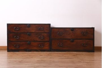 アンティーク家具　前面ケヤキ材　五丁引き　黒柿材を縁に使用した重ね箪笥(衣装箪笥、和タンス)