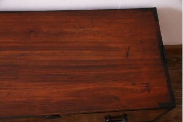 アンティーク家具　前面ケヤキ材　五丁引き　黒柿材を縁に使用した重ね箪笥(衣装箪笥、和タンス)