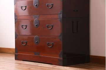 美品　前面ケヤキ共縁仕上げ　桜丸金具　細かく鮮明な杢目が魅力の米沢重ね箪笥(衣装箪笥、衣裳箪笥)