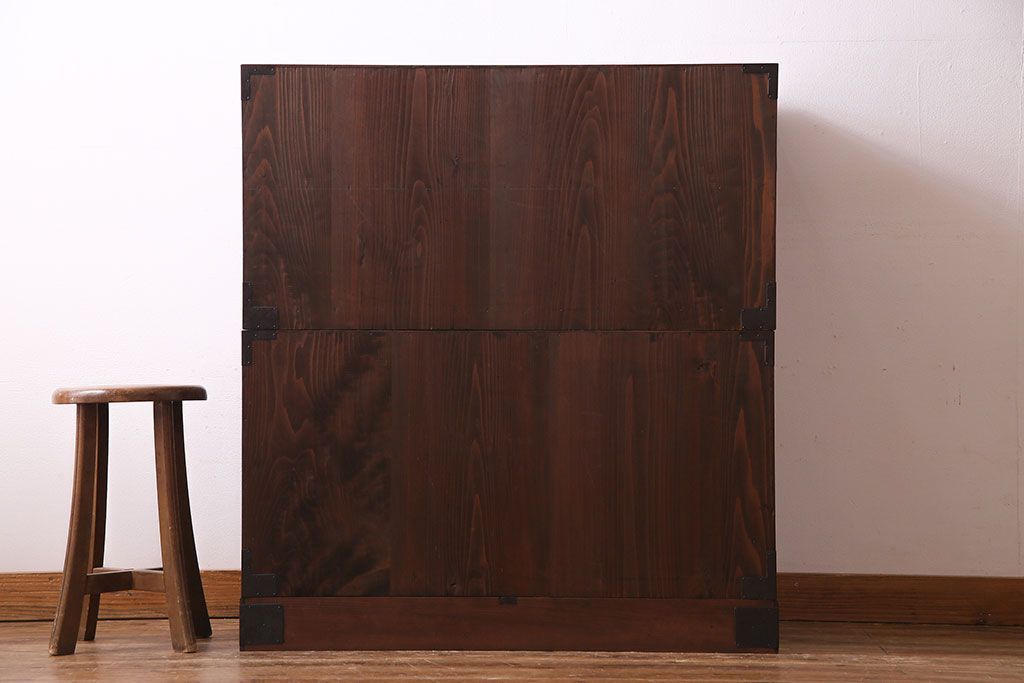 美品　前面ケヤキ共縁仕上げ　桜丸金具　細かく鮮明な杢目が魅力の米沢重ね箪笥(衣装箪笥、衣裳箪笥)