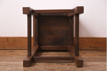 レトロ家具　昭和レトロ　ブナ材・ナラ材　懐かしい雰囲気の角スツール(イス、チェア)