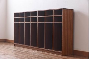 レトロ家具　幼稚園で使われていたレトロな魅力あふれるロッカー・7列(オープンラック、収納棚)(1)(R-030309)