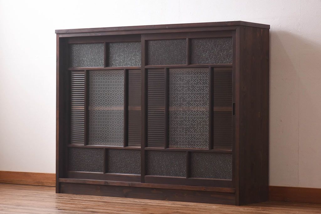 ラフジュ工房オリジナル　花菱模様のガラス入り戸棚(サイドボード、収納棚、リビングボード)(1)(R-030311)