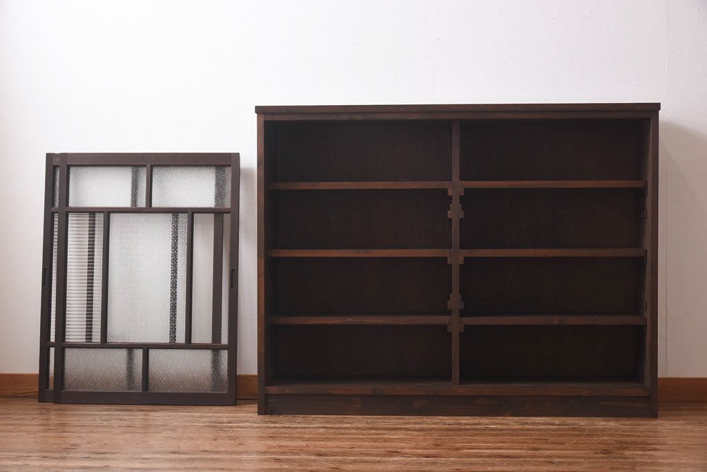 ラフジュ工房オリジナル　花菱模様のガラス入り戸棚(サイドボード、収納棚、リビングボード)(1)(R-030311)