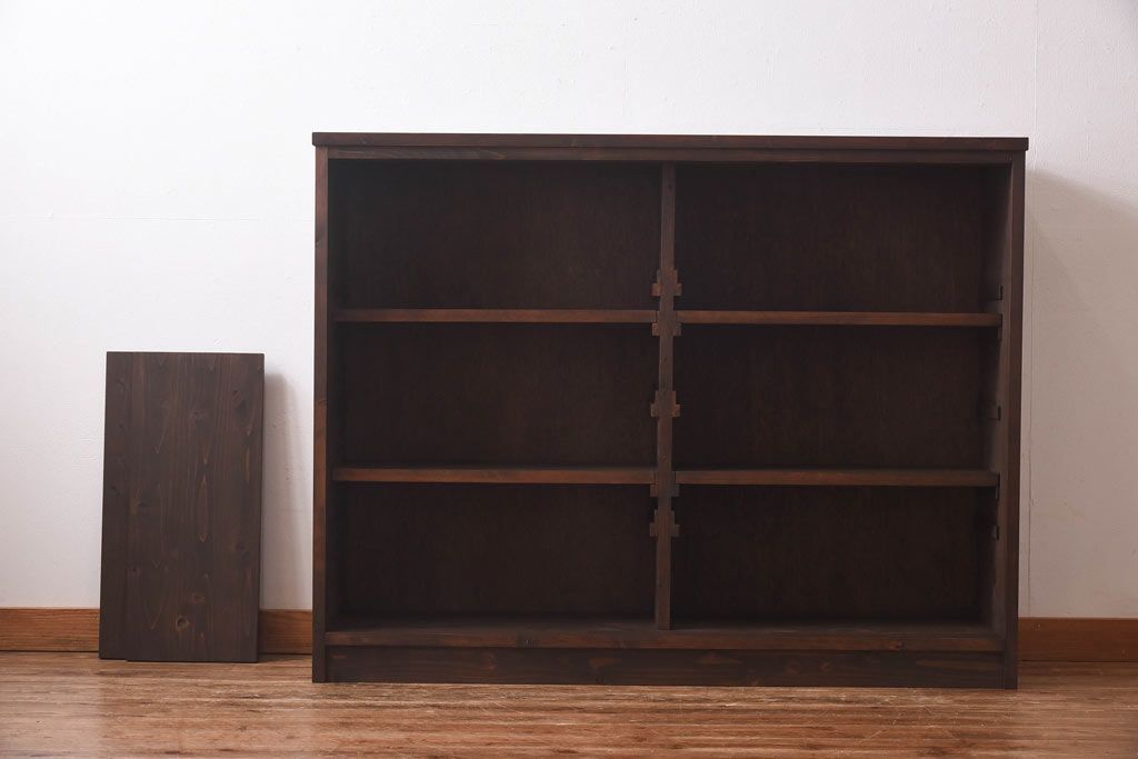 ラフジュ工房オリジナル　花菱模様のガラス入り戸棚(サイドボード、収納棚、リビングボード)(1)(R-030311)