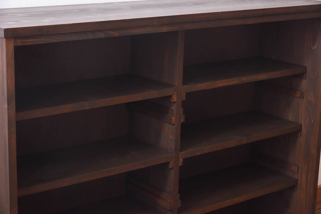 ラフジュ工房オリジナル　花菱模様のガラス入り戸棚(サイドボード、収納棚、リビングボード)(1)(R-030311)