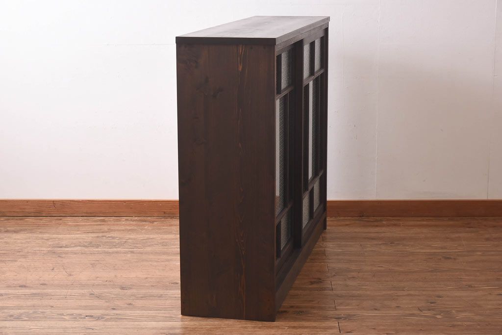 ラフジュ工房オリジナル　花菱模様のガラス入り戸棚(サイドボード、収納棚、リビングボード)(1)(R-030311)