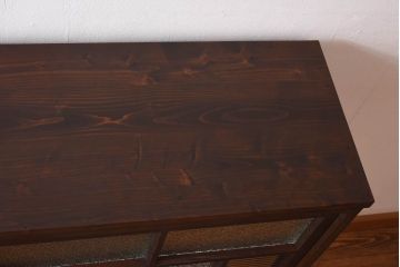 ラフジュ工房オリジナル　花菱模様のガラス入り戸棚(サイドボード、収納棚、リビングボード)(1)(R-030311)