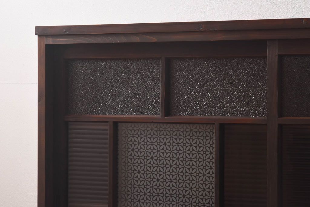 ラフジュ工房オリジナル　花菱模様のガラス入り戸棚(サイドボード、収納棚、リビングボード)(1)(R-030311)