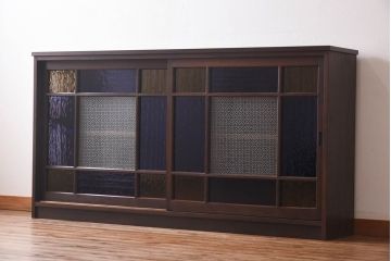 ラフジュ工房オリジナル　色ガラス・花菱模様のガラス入り　大正ロマンな大型戸棚(食器棚、収納棚、サイドボード、店舗什器)