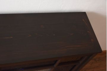 ラフジュ工房オリジナル　色ガラス・花菱模様のガラス入り　大正ロマンな大型戸棚(食器棚、収納棚、サイドボード、店舗什器)