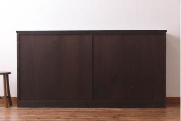 ラフジュ工房オリジナル　色ガラス・花菱模様のガラス入り　大正ロマンな大型戸棚(食器棚、収納棚、サイドボード、店舗什器)