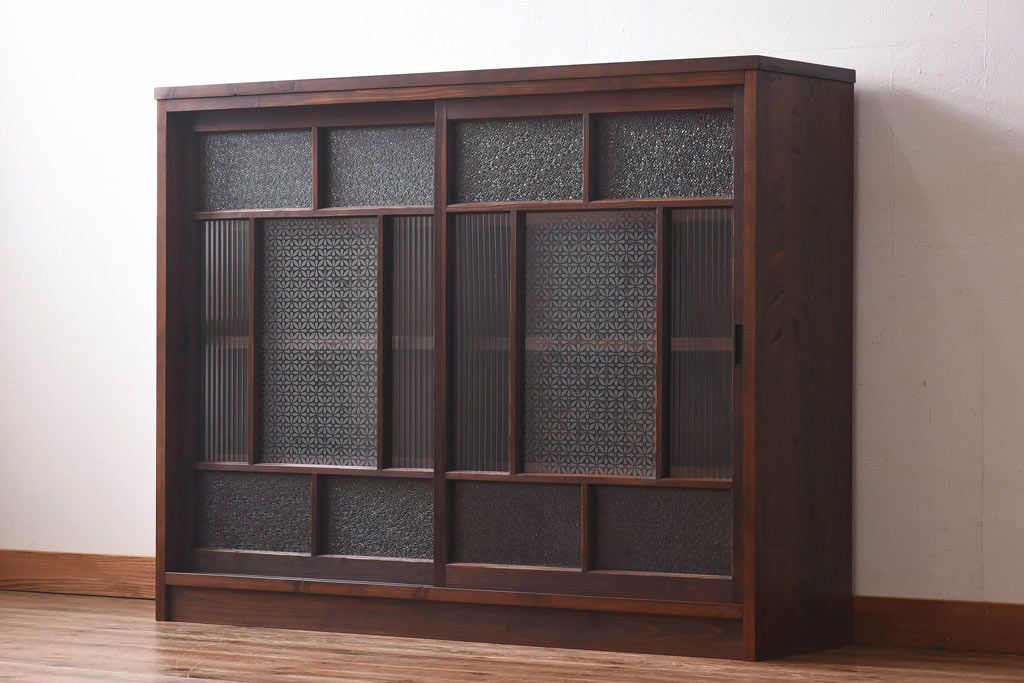 ラフジュ工房オリジナル　花菱模様のガラス入り戸棚(サイドボード、収納棚、リビングボード)(2)(R-030313)