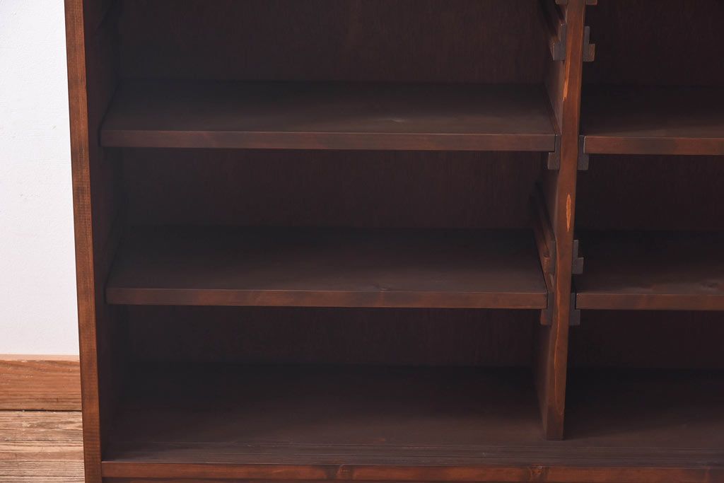 ラフジュ工房オリジナル　花菱模様のガラス入り戸棚(サイドボード、収納棚、リビングボード)(2)(R-030313)