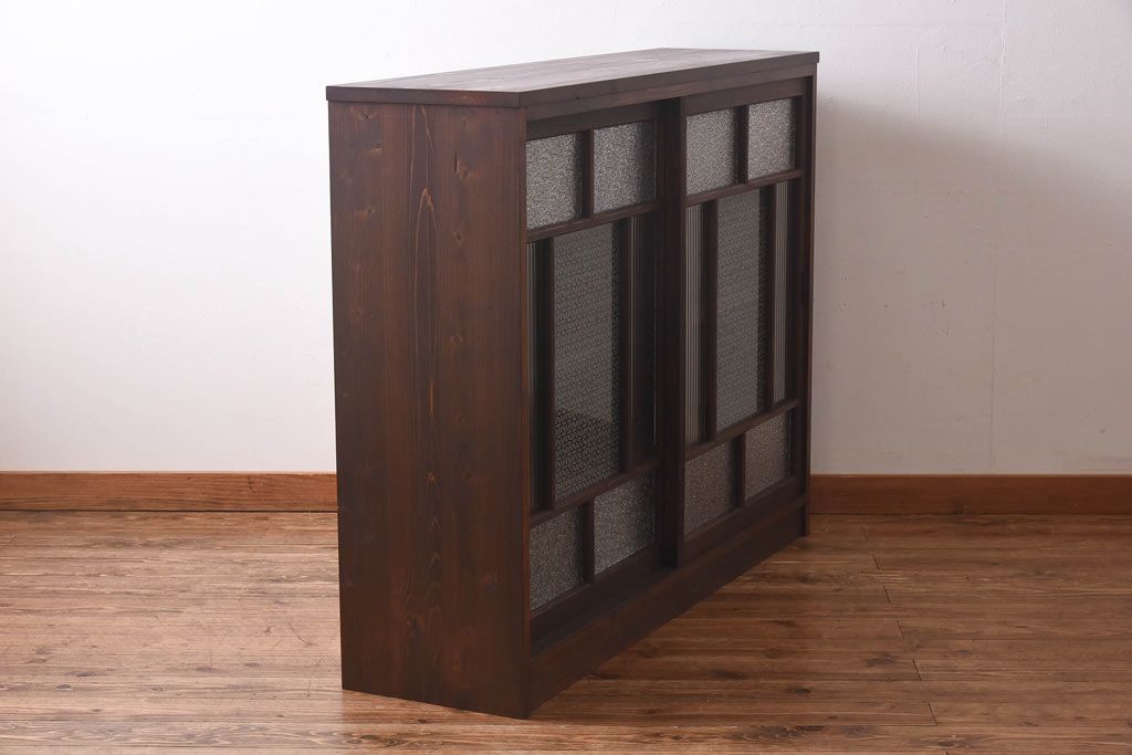 ラフジュ工房オリジナル　花菱模様のガラス入り戸棚(サイドボード、収納棚、リビングボード)(2)(R-030313)