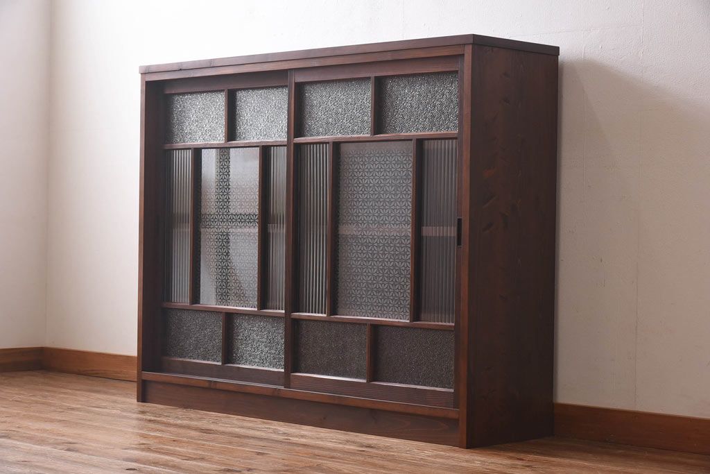 ラフジュ工房オリジナル　花菱模様のガラス入り戸棚(サイドボード、収納棚、リビングボード)(2)(R-030313)